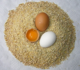 Bild:Geflügelfutter mit Eiern